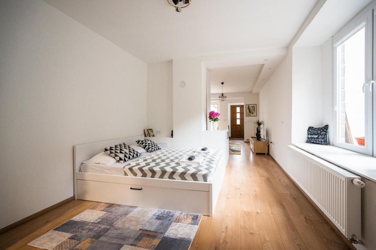 Modern Studio Apartment In The Old Town SJJ Buitenkant foto